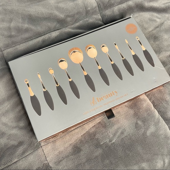 10 Piece Mermaid Makeup Brush Set 🧜🏻‍♀️ - Picture 7 of 9